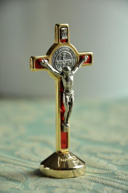Cross Germoglio Standing St Benedict Crucifix