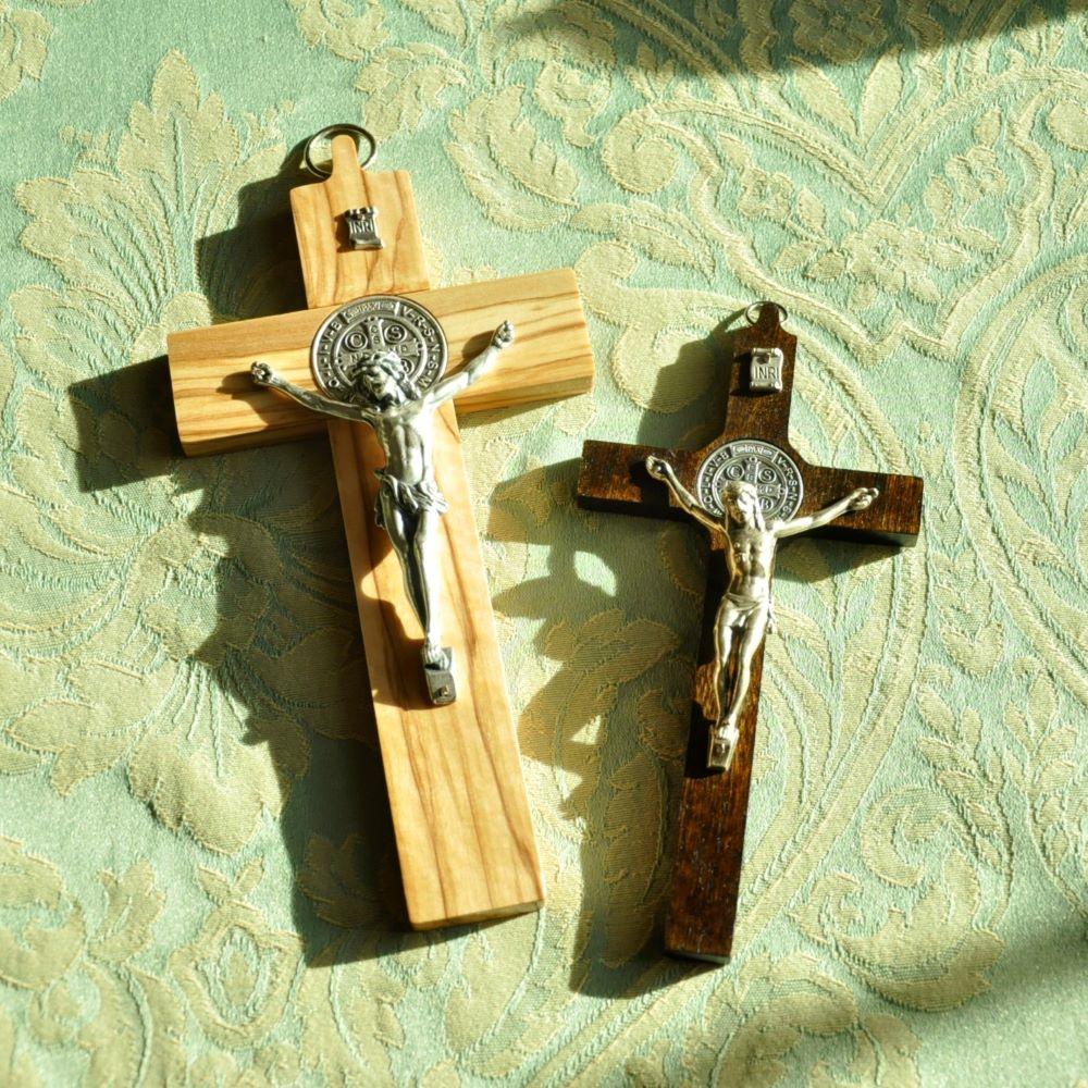 Crucifix of St. Benedict of Norcia, cm 19 x 10 (7.48 x on sale 3.93 inches) in olive wood of Italian artisan production